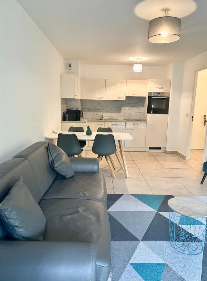 Bnb Renting 1 Bedroom Apartment In A Brand New Building With A Pool Cannes Exterior foto